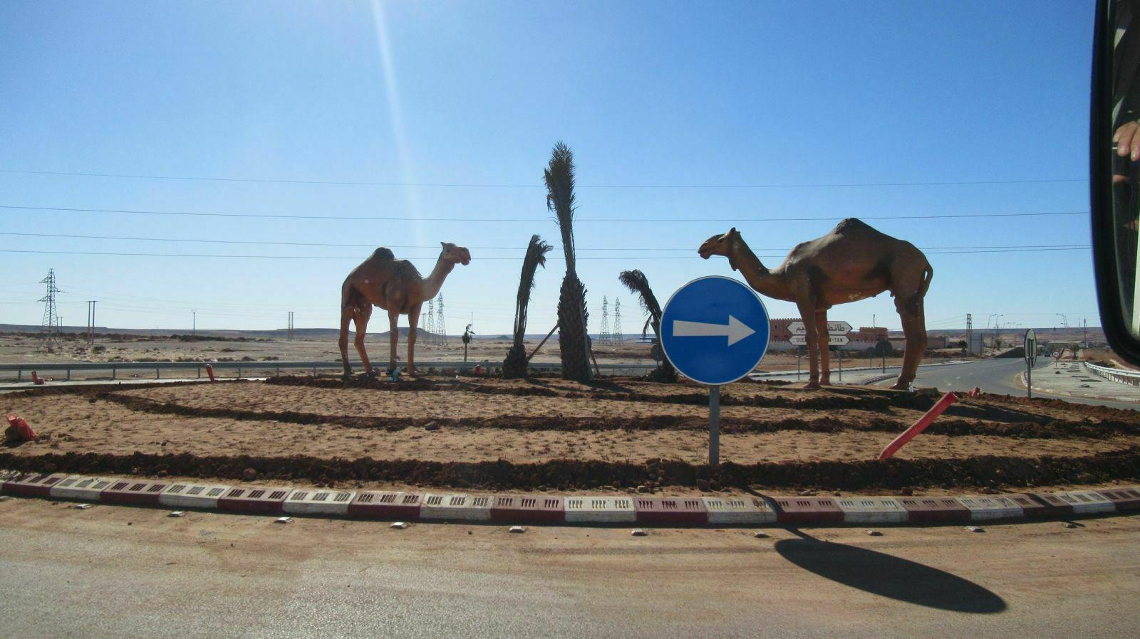 ROND POINT SUR LA ROUTE